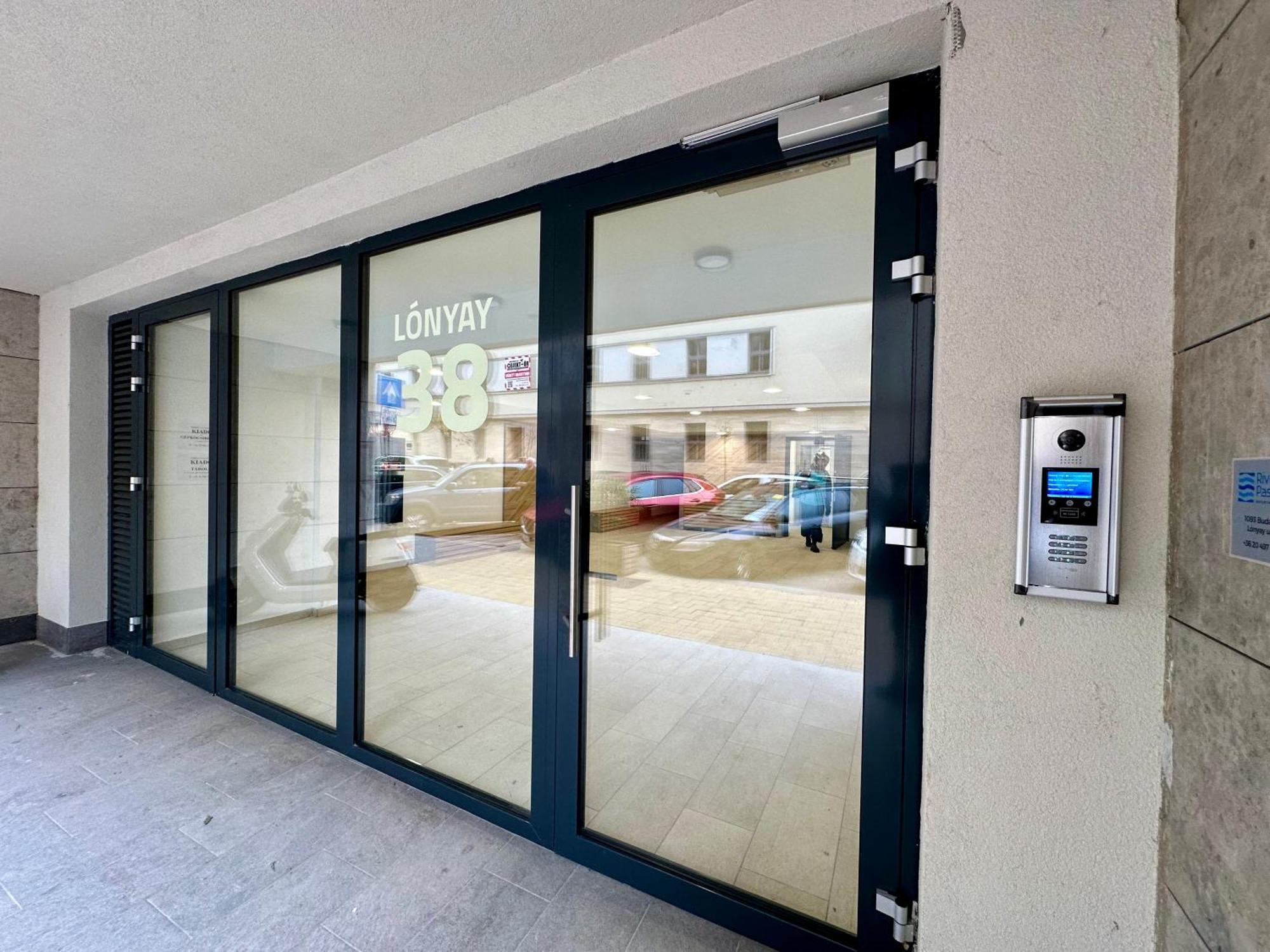 River Passage Budapest Garage/Ac/Balcony Exterior photo